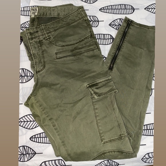 Green Jeans - Picture 2 of 3